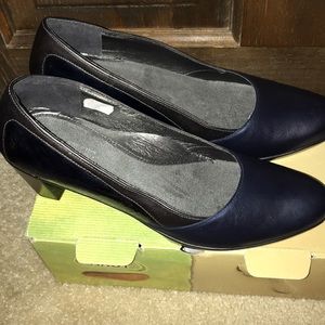 Naot Diamanti NWT new in box navy metallic heel